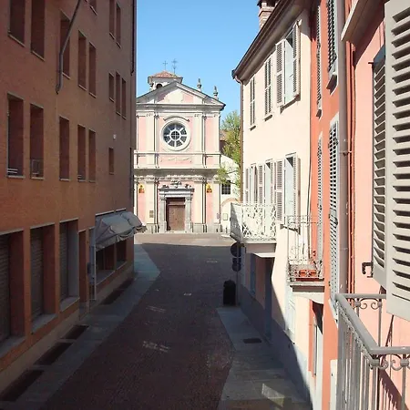 Al Teatro Apartment * Alba (Piedmont)