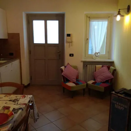 Al Teatro Apartment Daire Alba (Piedmont)
